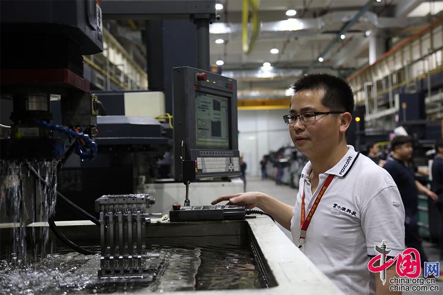 琦色都有什么产品琦色摇摇乐气垫唇釉妆容可以很自然:星空体育app下载(图1) 星空体育app下载