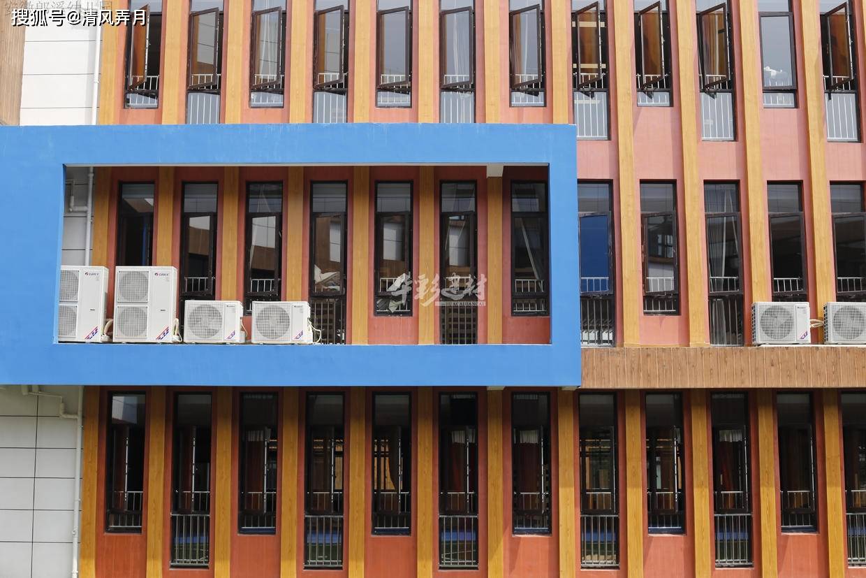 【星空体育app下载】
木纹漆单包工几多钱一平方？(图3)