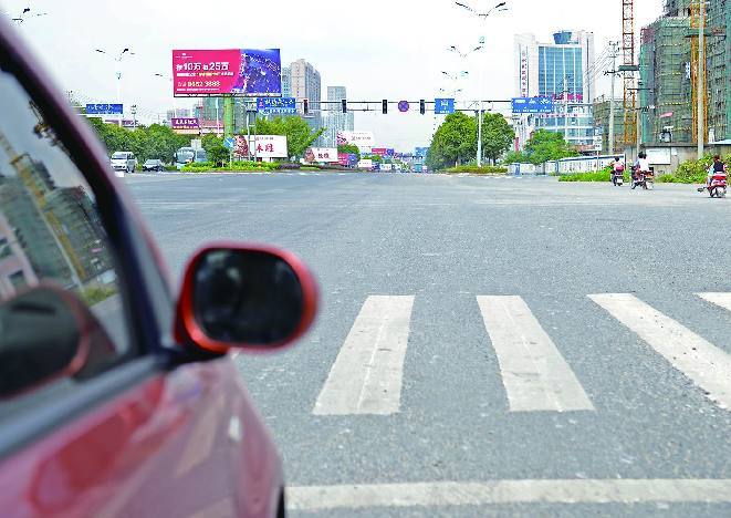 “星空体育app下载”书画家王蔚波等在郑州西山社区书贺新春(图1) 星空体育APP