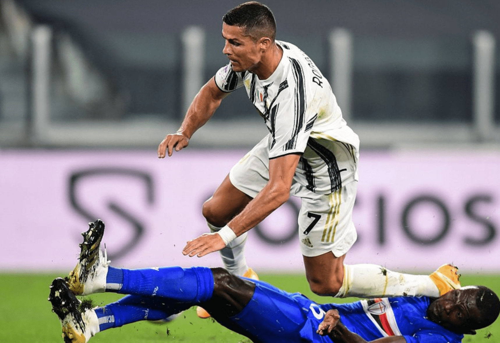 
4大联赛 4家俱乐部！35岁C罗延续神奇：一连19个赛季进球‘星空体育APP’(图10)