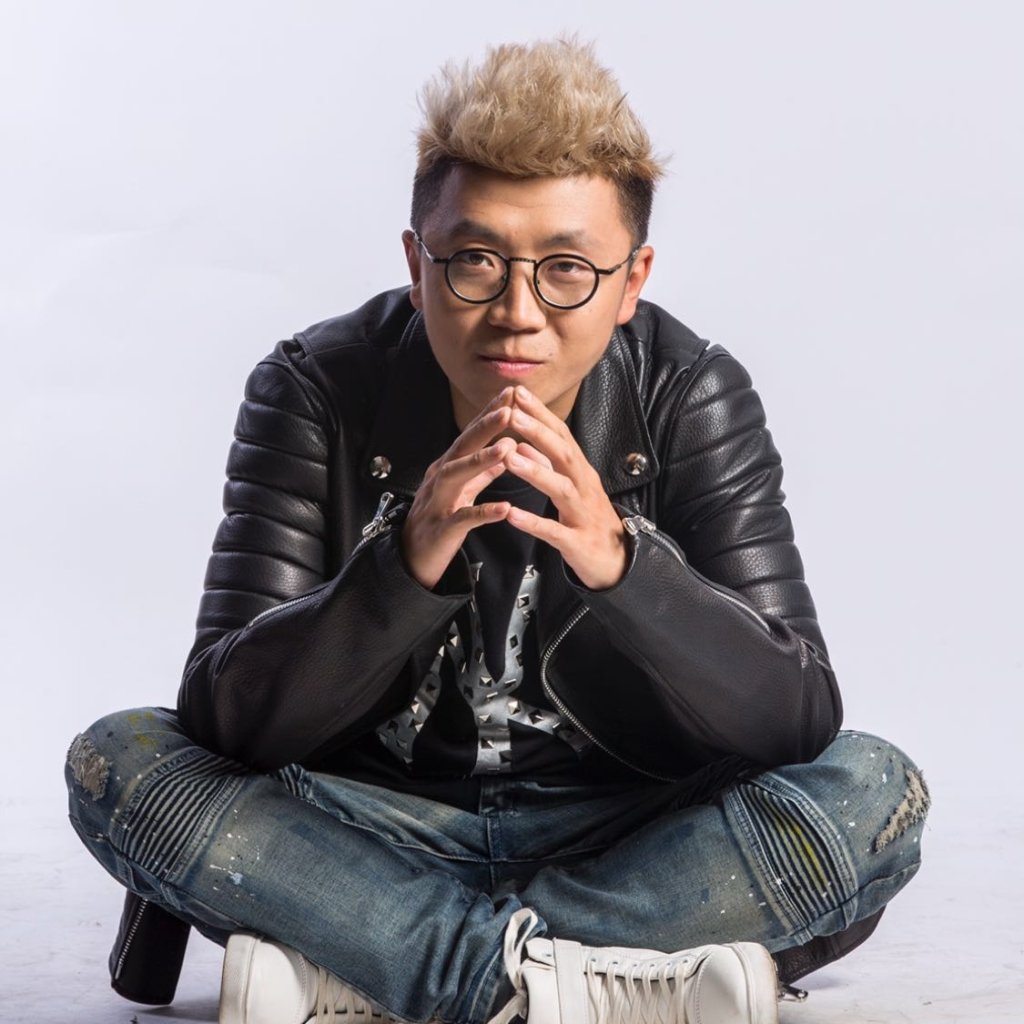 “星空体育app下载”中国油画整体价格偏高(图1) 星空体育app下载